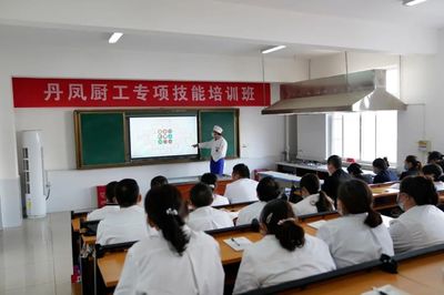 丹凤:从灶台到品牌 “丹凤厨工”以技赋能乡村振兴